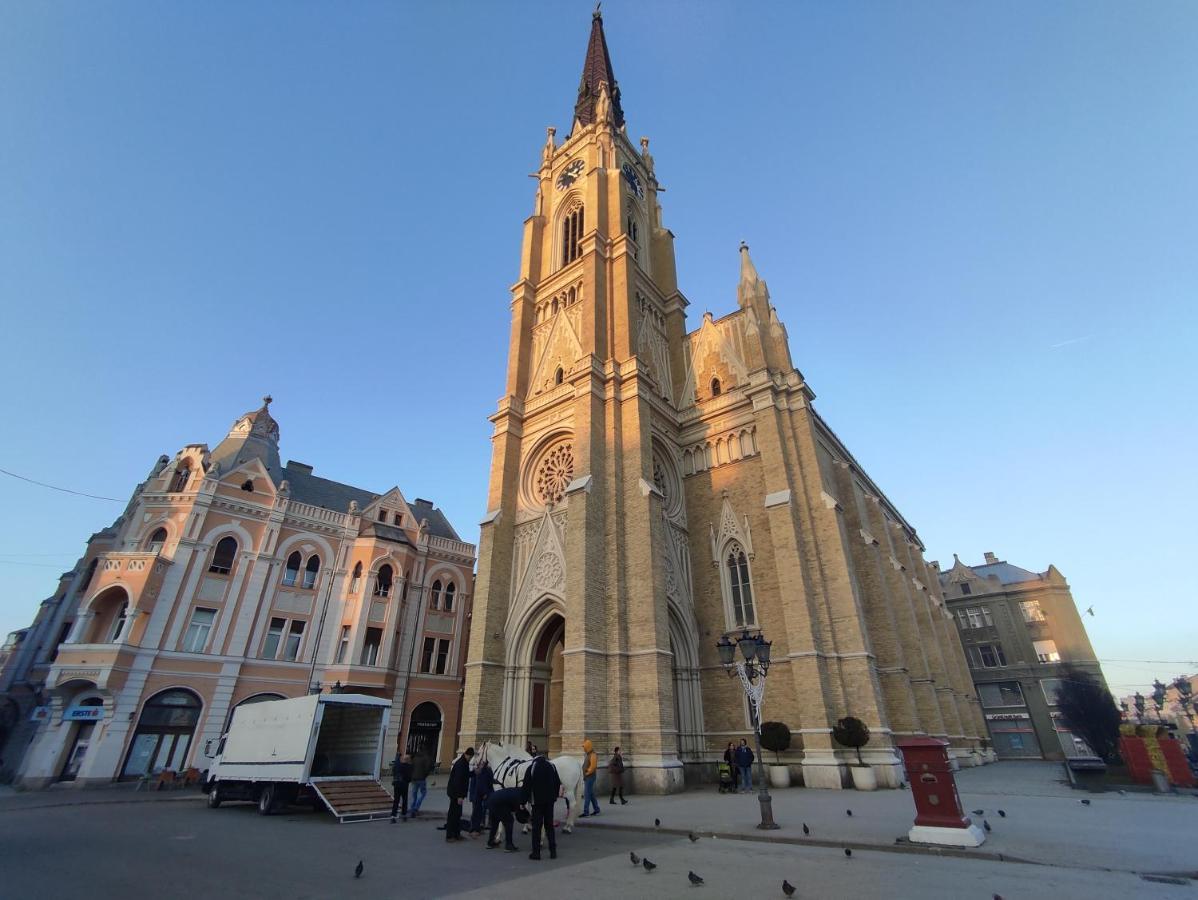 Woody Apartment Novi Sad Luaran gambar