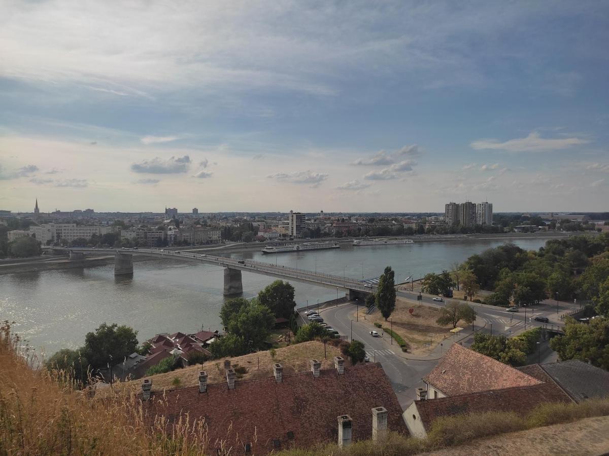 Woody Apartment Novi Sad Luaran gambar