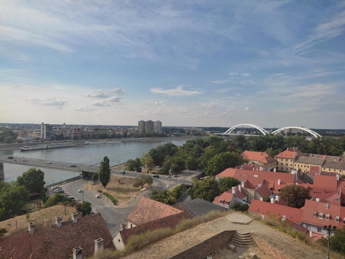 Woody Apartment Novi Sad Luaran gambar